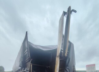 Caminhões colidem no Oeste de SC e causam danos materiais