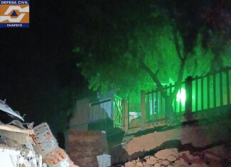 Queda de muro atinge residência e deixa família desalojada em Chapecó