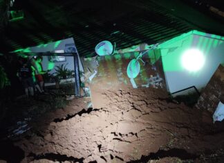 Bombeiros detalham queda de muro que deixou família desalojada em Chapecó