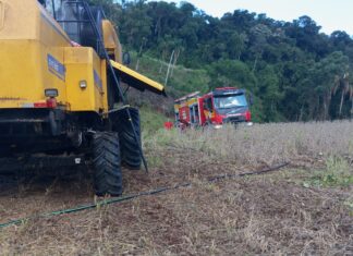 Incêndio em máquina agrícola é controlado após ação rápida dos bombeiros no Oeste de SC