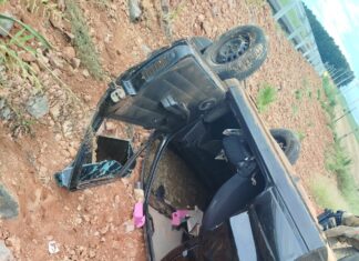 Capotamento deixa mulher ferida em rodovia do Oeste