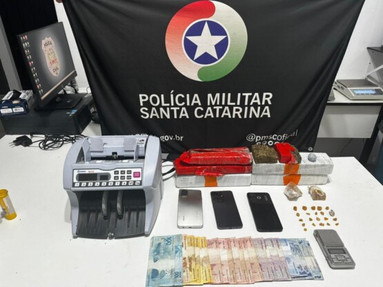 Dupla é presa com mais de 3 kg de droga e foragido é recapturado em Chapecó