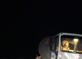 Jovem de 18 anos fica gravemente ferido após colisão entre moto e caminhão no Oeste de SC