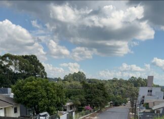 Rua estratégica de Chapecó recebe novo asfalto e melhora mobilidade no Universitário