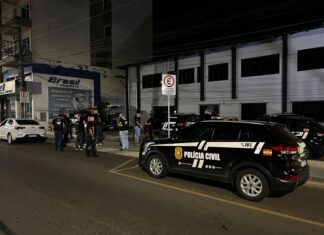 Investigação de homicídio leva à prisão de suspeitos e apreensão de drogas no Oeste