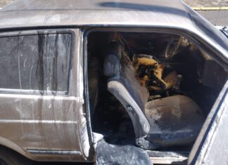 Homem ateia fogo em veículo do próprio irmão e ambos são presos no Oeste de SC