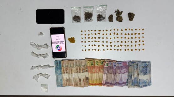 Polícia flagra venda de drogas em via pública e prende dois homens em Chapecó