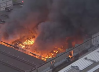VÍDEO: Incêndio de grandes proporções destrói distribuidora de tintas