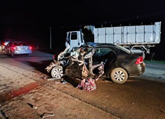 Homem morre após colisão entre carro e caminhão no Oeste de SC
