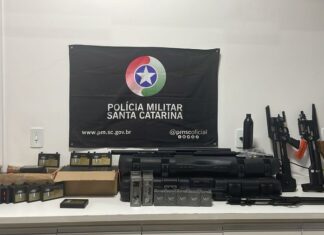 Ônibus é flagrado com armas de pressão e eletrônicos ilegais em Chapecó