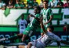 Com um a mais, Chapecoense abre o placar, mas cede empate ao Vitória no apagar das luzes