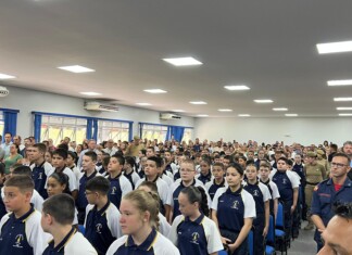 Alunos do Colégio Policial Militar de Chapecó participam da formatura do fogo