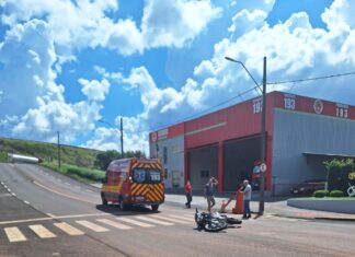 Colisão entre moto e bicicleta motorizada deixa dois feridos no Oeste de SC