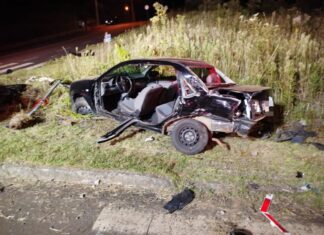 Colisão entre carros deixa jovem ferido e preso às ferragens no Oeste Catarinense