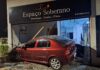 Motorista embriagado perde controle e invade estabelecimento no Oeste