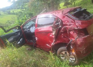 Idosos ficam feridos após capotamento em curva no Oeste de SC