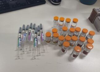 PRF flagra medicamentos escondidos sob veículo no Oeste de SC