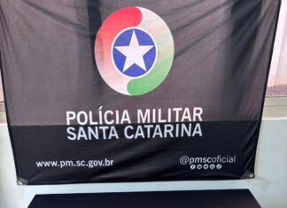 Dupla é flagrada com droga fracionada e menor é apreendido por tráfico em SC