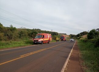 Saída de pista mobiliza bombeiros no Oeste de SC
