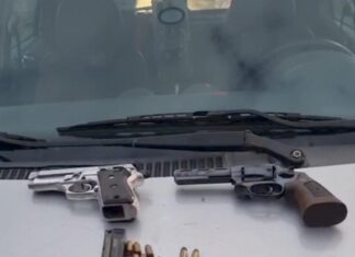 Homem é preso com armas ilegais durante fiscalização em Chapecó