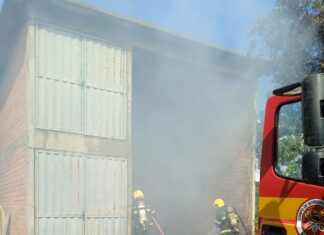 Incêndio atinge depósito de lixo no Oeste e mobiliza bombeiros
