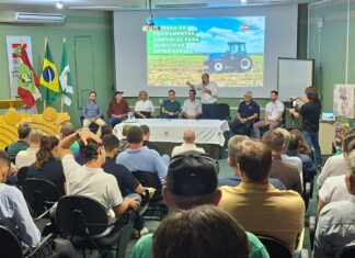 Governo de SC entrega implementos agrícolas a 29 municípios do Oeste
