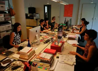 Cresce presença feminina no trabalho, mas mulheres ainda ganham 21% a menos