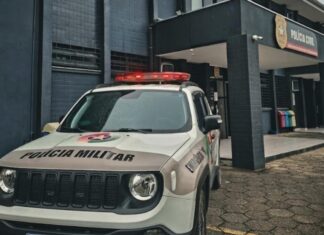 Homem invade creche com faca, entra em luta com vigilante e é preso em SC