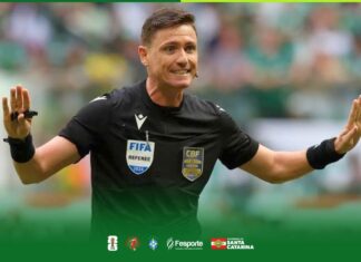 Ramon Abatti Abel faz história ao ser o primeiro árbitro catarinense na Copa do Mundo