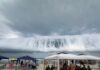 VÍDEO: Nuvem gigante em formato de “tsunami” impressiona banhistas no litoral de SP