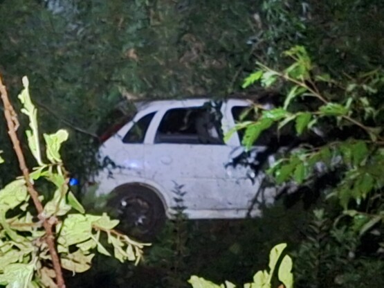 Saída de pista seguida de capotamento mobiliza PMRv durante a madrugada no Oeste