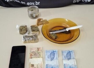 Polícia encontra drogas durante busca por adolescente desaparecida e prende homem em SC