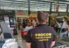 Denúncia leva Procon a encontrar mercadorias vencidas à venda em Chapecó