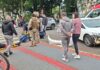 Acidente entre carro, moto e pedestres deixa dois feridos no Centro de Chapecó