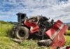 Colheitadeira capota em ribanceira e operador fica ferido no Oeste de SC