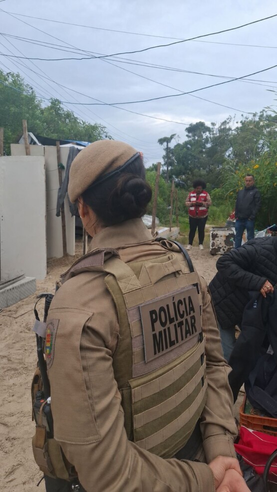 PM e Prefeitura atuam em conjunto e desconstroem estrutura ilegal nas Dunas dos Ingleses em SC