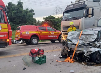 Tragédia em SC: colisão frontal deixa mortos e crianças são resgatadas com vida das ferragens