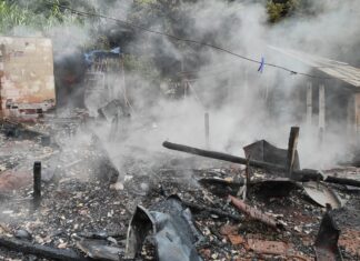 Casa é destruída por incêndio no Oeste Catarinense