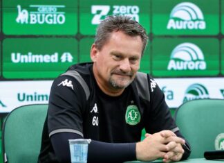 Chapecoense confirma desligamento de Fábio Matias e comissão técnica