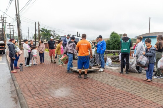Projeto Pix Verde troca recicláveis por alimentos e dinheiro em bairro de Chapecó