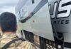 VÍDEO: PRF apreende 3 mil garrafas de bebidas uruguaias escondidas em ônibus em SC