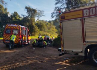 Acidente entre veículos mobiliza bombeiros em SC