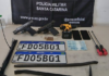 Suspeitos com mandados de prisão são capturados com armas e placas adulteradas em SC