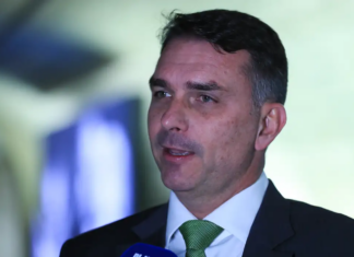 Deputados pedem investigação sobre relação entre Vorcaro e Flávio