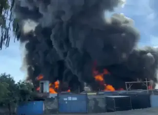 VÍDEO: Incêndio de grandes proporções destrói ônibus e gera nuvem de fumaça em Belo Horizonte