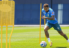 Neymar volta a treinar com a Seleção, mas deve iniciar no banco contra a Escócia