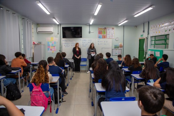 Escolas de Chapecó promovem orientação profissional para preparar alunos para o primeiro emprego