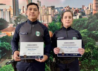 Guardas municipais que salvaram bebê recebem homenagem