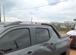 VÍDEO: Acidente entre carro e moto em Chapecó é registrado na tarde desta segunda-feira