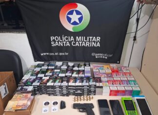 Homem com arma de fogo irregular e produtos contrabandeados é preso em SC